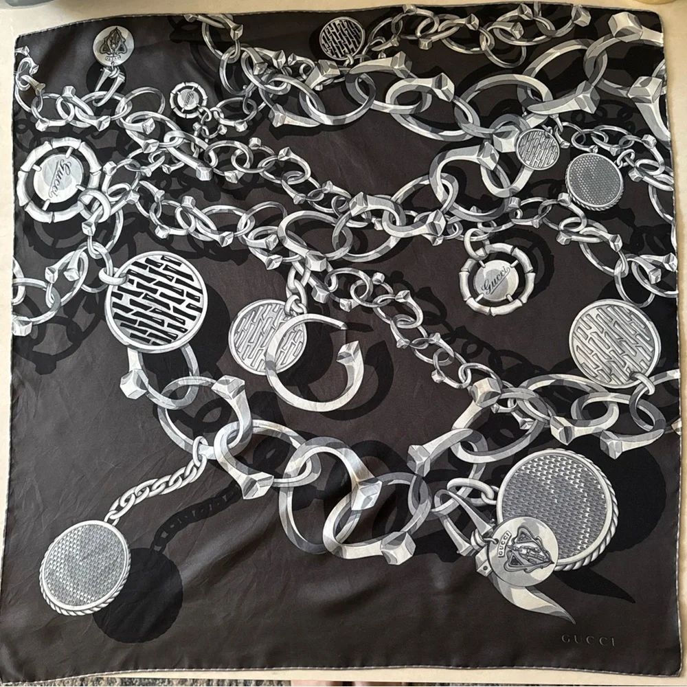 Gucci Dark Gray and Silver Chain Pattern Scarf - Picture 2 of 14
